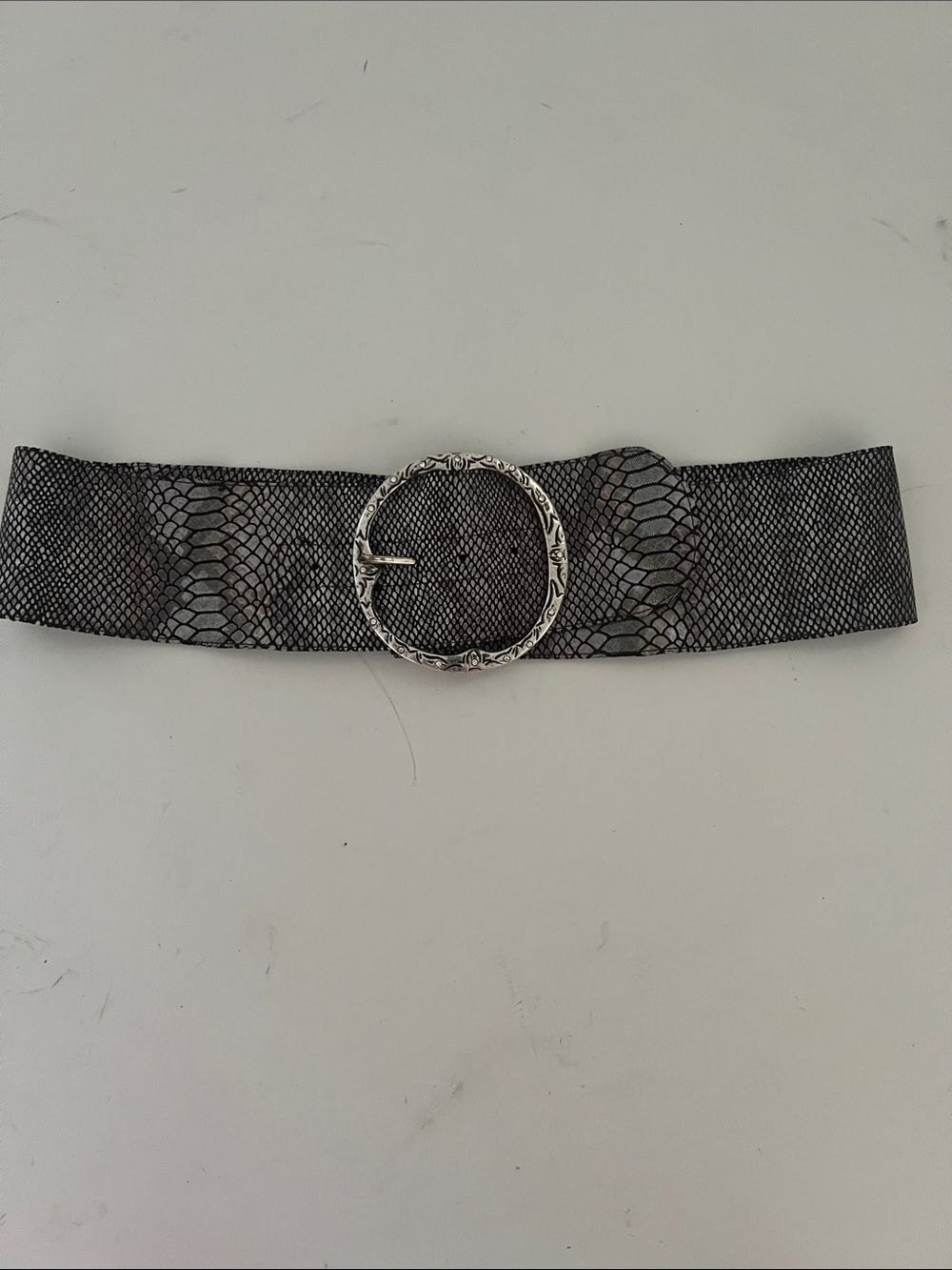 Women’s Reptile print leather Wide Belt with Silver like Round Buckle.